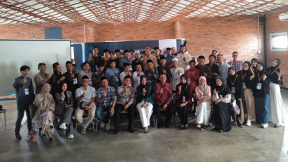 Pesantren Mandiri : Menuju Puncak Ekonomi Syariah Indonesia dengan Dana Abadi