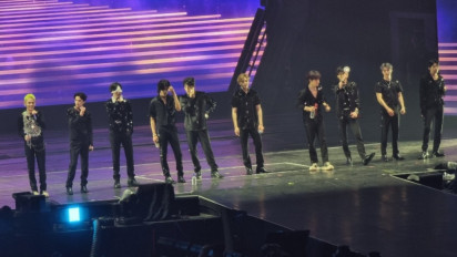 Guncang Indonesia Arena, TREASURE Buka Konser 'Reboot' dengan Bona Bona, Jikjin hingga Boy