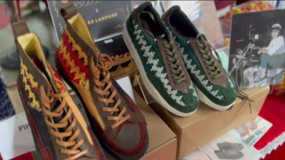 Kakanwil Sorta Delima Launching Sepatu Casual Tapis Lampung