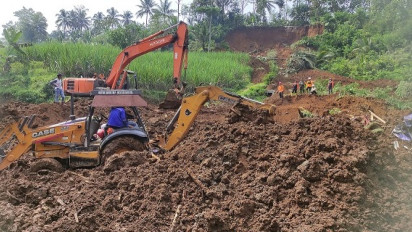 Update, Tambah Alat Berat, Petugas Lanjutkan Pencarian Korban Tertimbun Tanah Longsor di Blitar