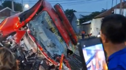 Hendak Padamkan Kebakaran, Mobil "Blangwir" Pemkab Indramayu Tertampar Kereta Api, Begini Nasib 5 Anggota Damkar