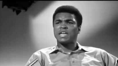 Terungkap Alasan Sebenarnya Muhammad Ali Memeluk Agama Islam, Jurnalis TV Berani Tanyakan Ini pada Petinju Kelas Berat itu, Tak Disangka Responnya ..