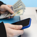 Utang Pinjol Warga RI Nyaris Rp100 Triliun, Risiko Gagal Bayar Naik