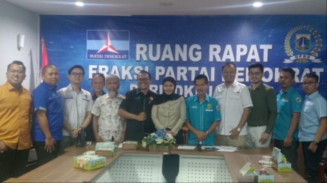 Minta Keadilan soal Pembagian Kuota Pelayanan Transportasi, Puluhan Operator Jaklingko Ingin Fraksi Demokrat DPRD Turun Tangan
            - galeri foto