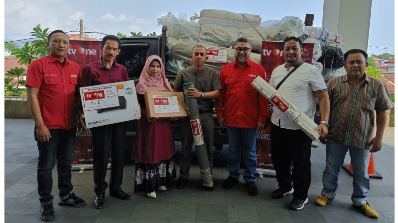 Yayasan Satu Untuk Negeri tvOne salurkan Donasi dari Pemirsa tvOne untuk Korban Bencana Banjir Bandang dan Lahar Dingin di Sumatera Barat
            - galeri foto
