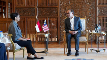 Bertemu PM Malaysia, Menlu Retno Marsudi Berunding Batas Maritim Antar Dua Negara