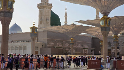 Jemaah Haji Gelombang II Bertahap Diberangkatkan ke Madinah, PPIH Ingatkan Larangan Berfoto dengan Simbol dan Bendera di Masjid Nabawi