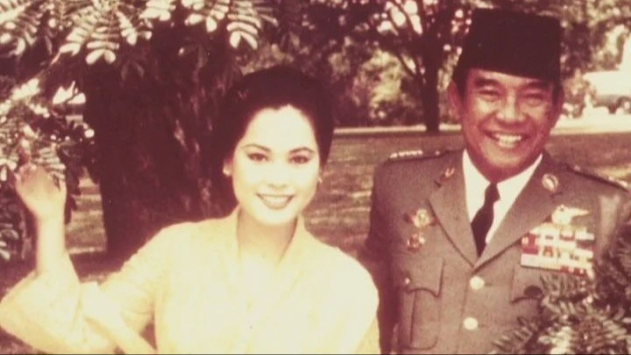 Dinikahi Presiden Soekarno di Umur 22 Tahun, Ini Perjalanan Cinta Ratna Sari Dewi Setelah Sang Proklamator Meninggal Dunia
            - galeri foto