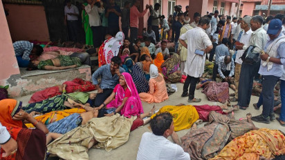 Sebanyak 121 Orang di India Tewas Akibat Berebut Ingin Menyentuh Pendeta Keagamaan Setelah Sampaikan Khotbah, Korbannya Hampir Semua Perempuan!