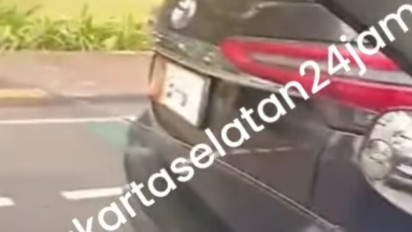 Viral Pengemudi Mobil Pelat Merah Ngamuk ke Sopir Taksi, Ini Ucapan Kombes Ade Ary...