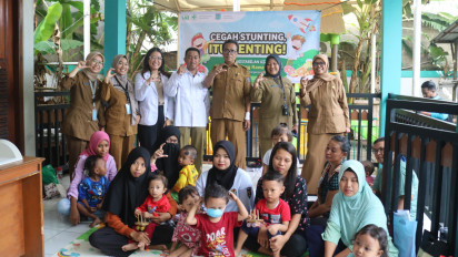 Cegah Stunting, LAZ Al Aqsha Delatinos Beri Bantuan Paket Makanan untuk Anak di Kota Tangsel