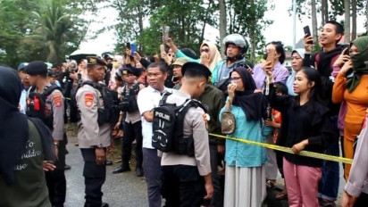 Rekonstruksi Kasus Pembunuhan Berencana Ibu Mertua di Kendari Diwarnai Histeris Keluarga Korban