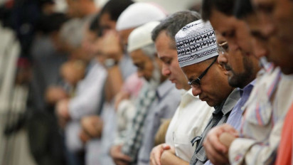 Ketika Shalat Berjamaah, Makmum Wajib Ikut Imam Baca Al Fatihah atau Tidak? Ustaz Khalid Basalamah Jelaskan Kebingungan ini