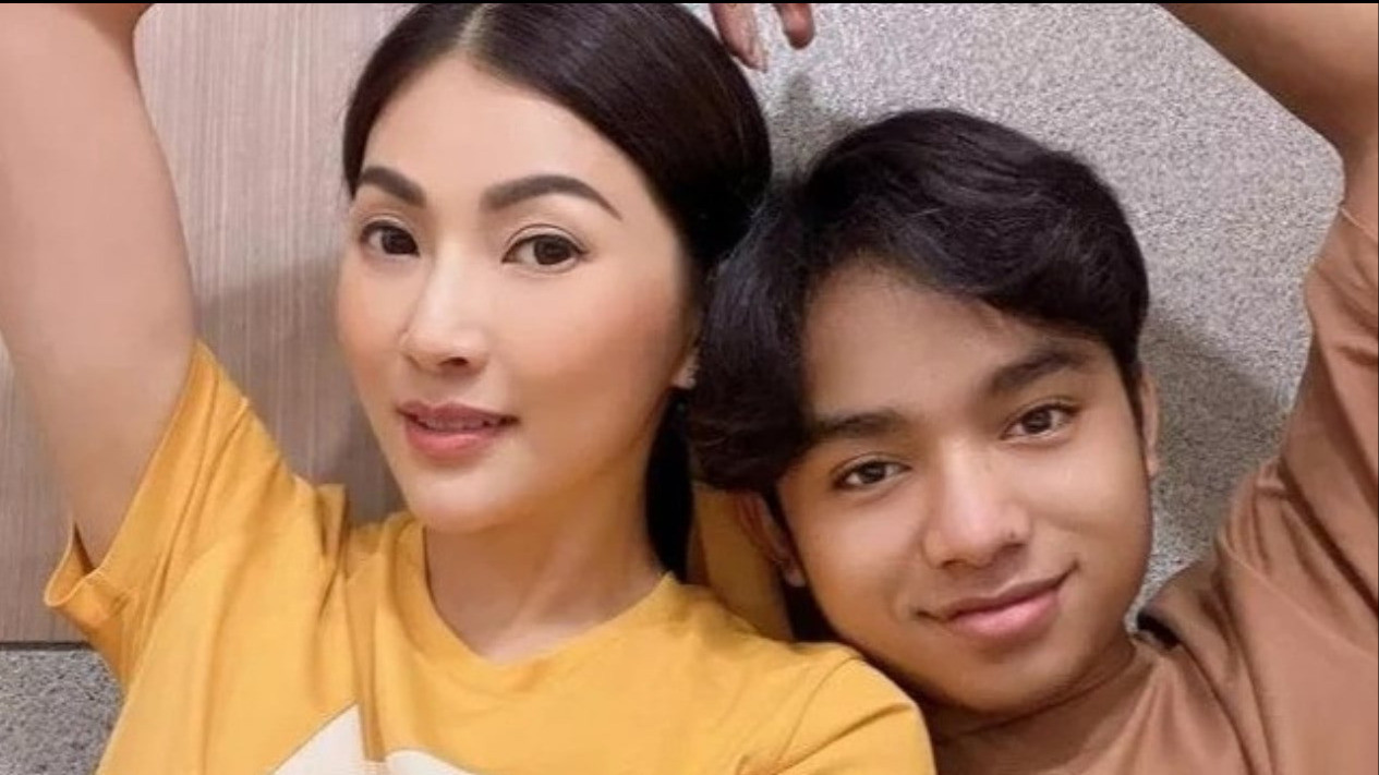 Heboh soal Betrand Peto Suka Peluk Cium Sarwendah, Buya Yahya Jelaskan Hukumnya Anak Laki-laki Lakukan Itu, Simak Penjelasannya
            - galeri foto