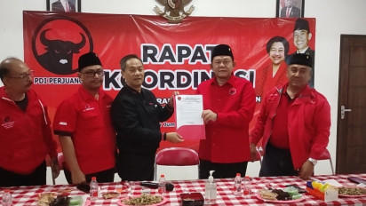 DPP PDI Perjuangan Beri Surat Tugas Untuk Bambam Rianto Untuk Pilwali Kota Blitar