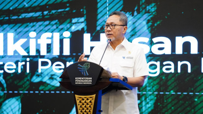 Lampu Hijau Bea Masuk 200%, Mendag Zulhas Tegas: Barang Impor Melonjak Hancurkan Industri Kita