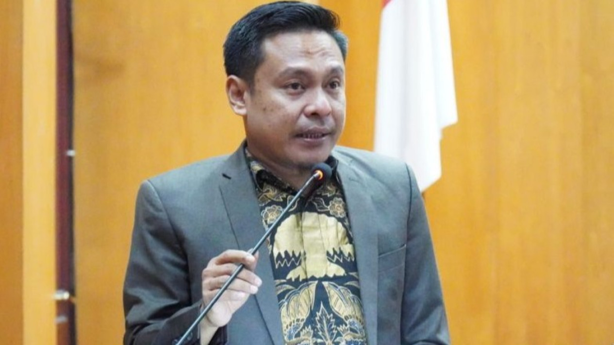 DPRD Minta Depo Peti Kemas Tak Berizin Lengkap Ditertibkan
            - galeri foto