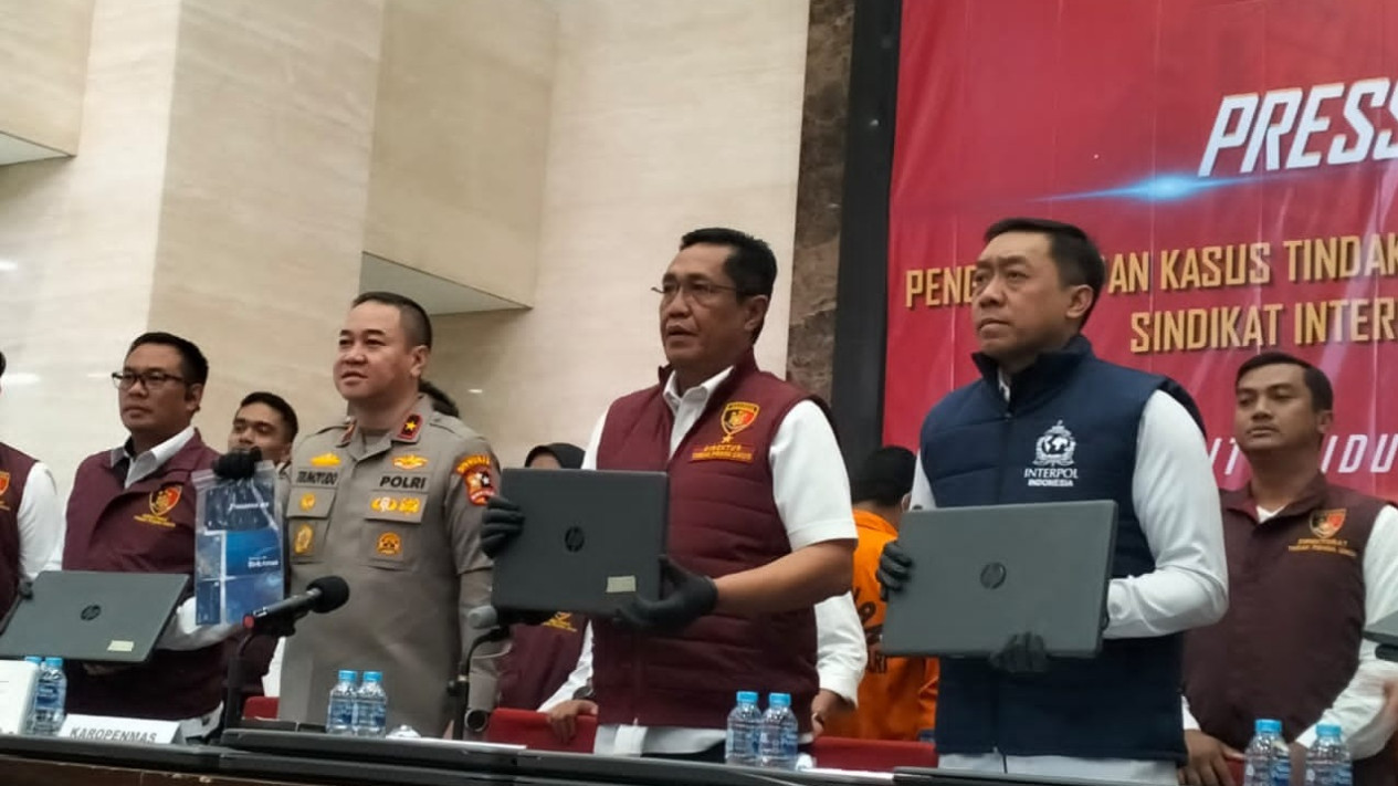 Bareskrim Polri Tetapkan 8 Tersangka Kasus Judi Online dan Pornografi Jaringan Taiwan
            - galeri foto