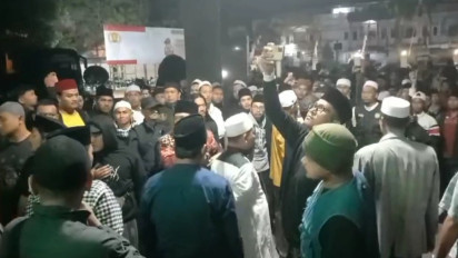 Mobil Pimpinan Ponpes Dirusak Geng Motor, Ratusan Santri Ciamis Geruduk Mapolres Tasikmalaya Kota