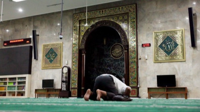 Ini Rahasia Shalat Dhuha Bikin Rezeki Semakin Lancar, Kata Ustaz Adi Hidayat Baca Surah Adh Dhuha Tidak Harus tapi...