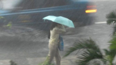 BMKG Ingatkan Waspada Hujan Lebat Disertai Petir di 21 Provinsi