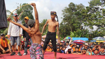 Warga Desa Tambahrejo di Lereng Gunung Semeru Gelar Tradisi Ojong saat Bulan Suro, Ini Makna dan Tujuannya