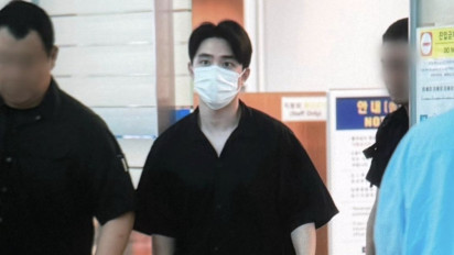 Tampil Bareface, Doh Kyung Soo Sudah Terlihat di Bandara Incheon Menuju Jakarta untuk Fancon BLOOM