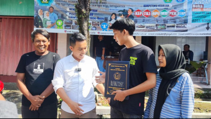 Mak Saripah Menangis, Ijazah Anaknya Ditebus Sendi Fardiansyah