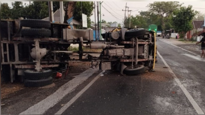 Sopir Truk Asal Boyolali Diduga Mabuk, Tewas setelah Tabrak Pohon di Nganjuk