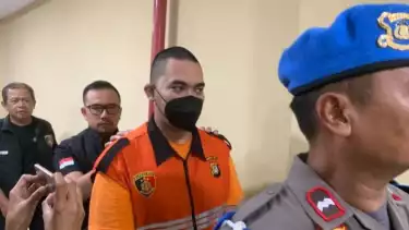 Mantan manajer artis Fujianti Utami Putri alias Fuji, Batara Ageng (BA) di Polres Metro Jakarta Barat