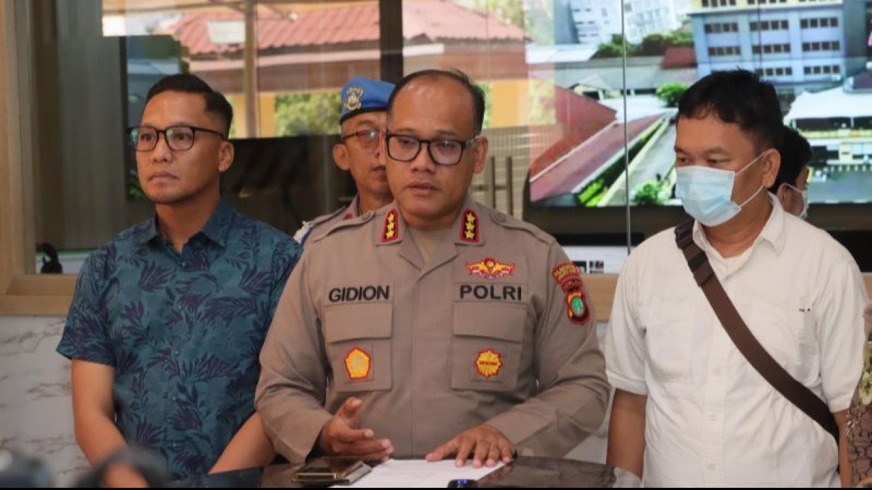 Remaja Putri di Jakut Dihamili Pemuda yang Dikenal Lewat Medsos, Polisi Sampai Bolak-balik ke Rumah Korban
            - galeri foto