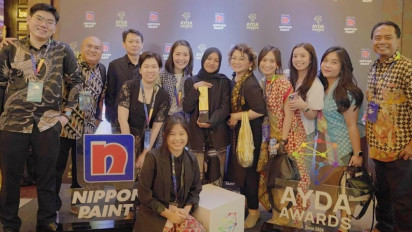 Harumkan Nama Indonesia, Mahasiswa Telkom Alifiah Raih Designer of The Year di Ajang Ayda International Awards