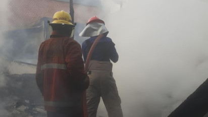 Kebakaran Hanguskan 10 Unit Rumah Asrama Polisi di Tangerang