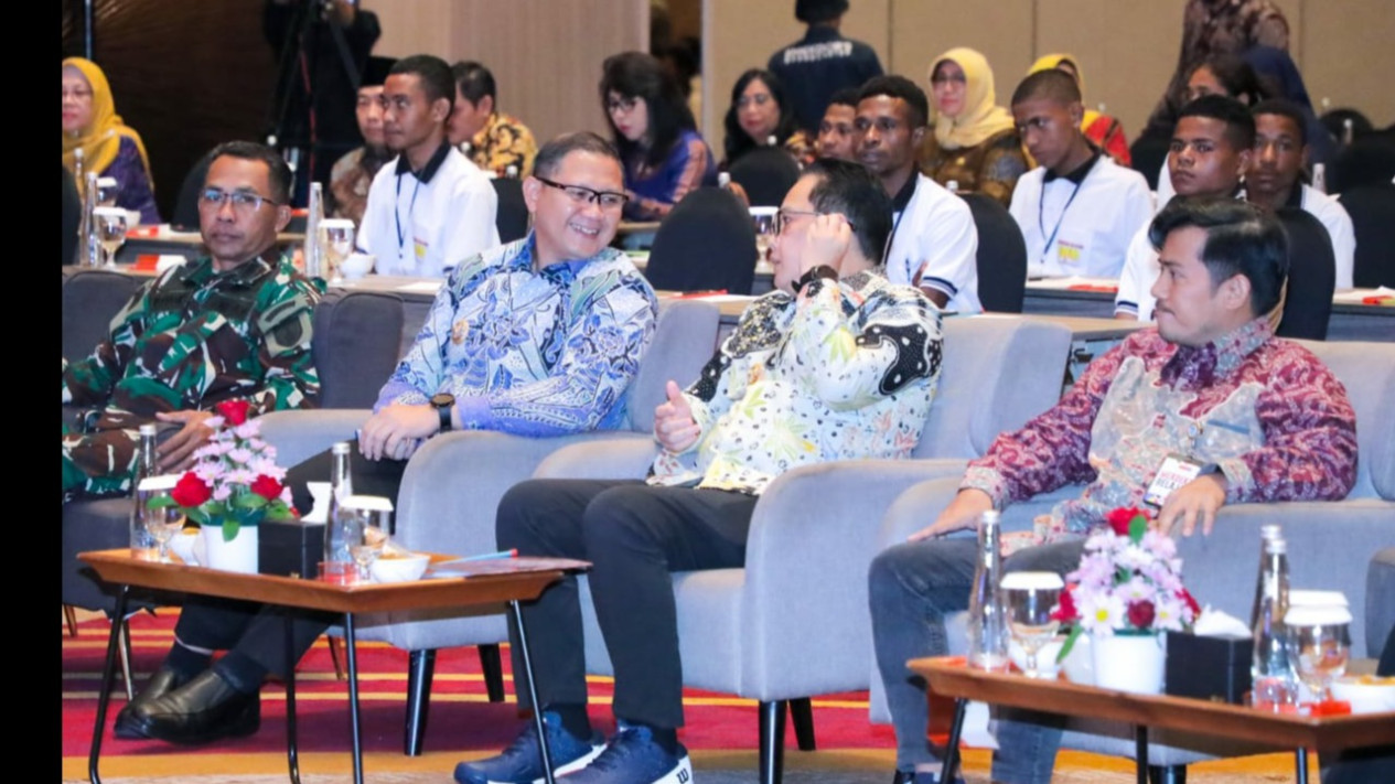 Jatim Juara Umum LKSN PDBK 2024, Pj. Gubernur Adhy: Terima Kasih Atas Dedikasi yang Luar Biasa
            - galeri foto