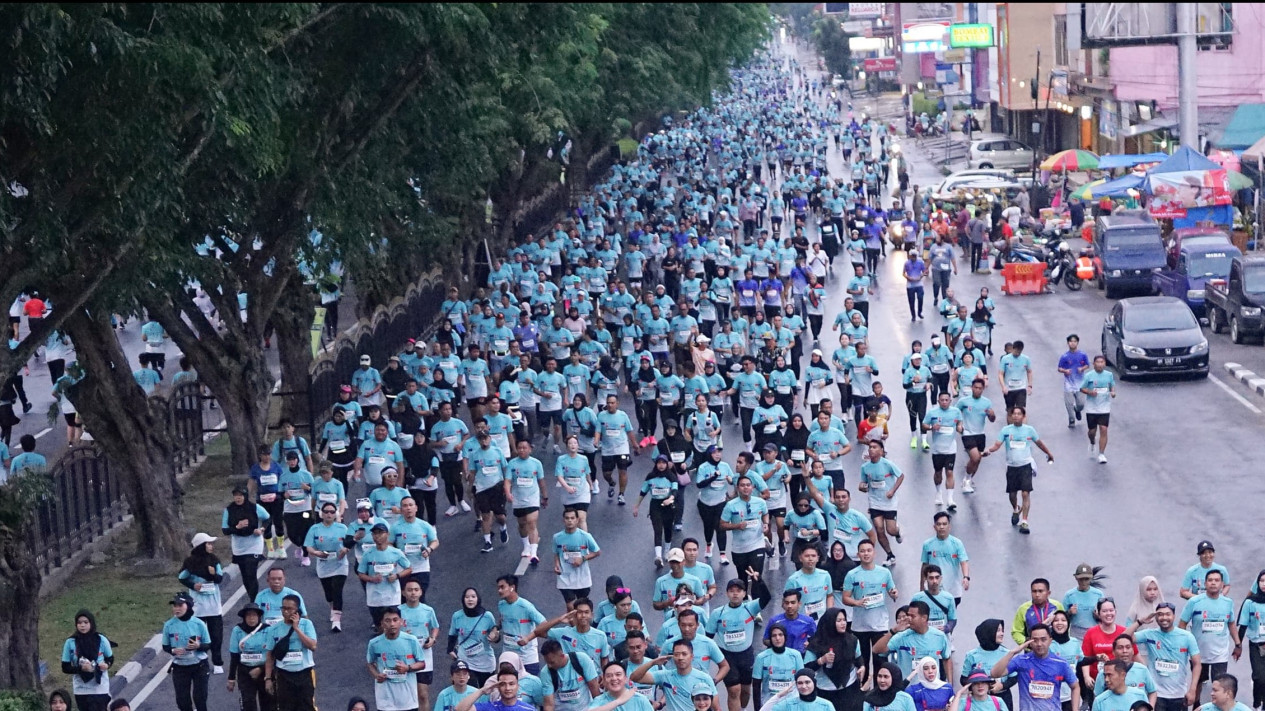 Jadi Event Lari Terbesar di Pekanbaru, 10 Ribu Peserta Meriahkan Riau Bhayangkara Run 2024
            - galeri foto