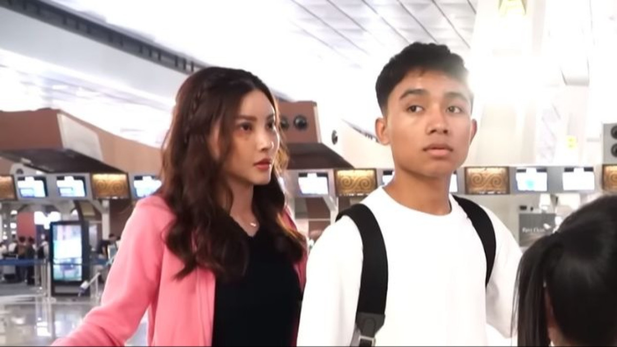 Biar Hubungannya Tak Difitnah Terus, Bunda Sarwendah Bocorkan Sosok Wanita yang Sedang Dekat dengan Betrand Saat Ini!
            - galeri foto