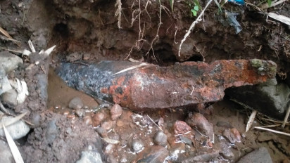 Cari Barang Antik di Aliran Sungai Jabung Malang, Seorang Warga Malah Temukan Bom