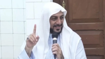 Saat Sujud Tolong Mulai Sekarang Amalkan Doa ini kata Syekh Ali Jaber agar Dapat Manfaat Luar Biasa, Bunyi Doanya...