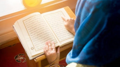 Orang yang Menutup Diri dari Kebenaran, Seakan Allah Telah Mengunci Hati Mereka. Tafsir Surat Al Baqarah Ayat 7