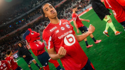 Tolak Real Madrid, Wonderkid Prancis Leny Yoro Ternyata Digaji Fantastis di Manchester United