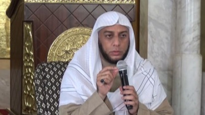 Mulai Sekarang Sebelum Minum Baca Doa Ini kemudian Tiupkan ke Air yang sudah Dituang, Kata Syekh Ali Jaber Manfaatnya...