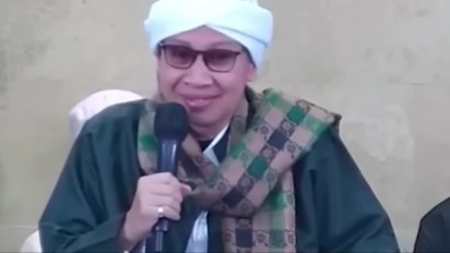 Saat Shalat Suka Memejamkan Mata, Apakah Diperbolehkan dalam Islam? Buya Yahya Ingatkan Kalau Khusyuk ...