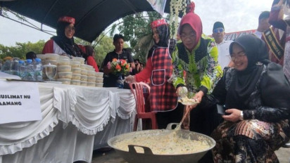 10.000 Bubur Asyura Dibagikan Pemkab Kotim ke Warga