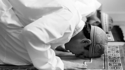 Meski Ngantuk, Syekh Ali Jaber Sarankan Tetap Shalat Subuh Berjamaah di Masjid: Waktu Turunnya Malaikat