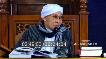 Memang Boleh dan Sah Salatnya jika Wudhu Masih Ada Makeup yang Menempel di Wajah? Buya Yahya Tegas Bilang Begini…