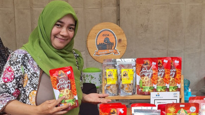 Nasabah PNM Mekaar Sulap Pare Jadi Camilan Unik