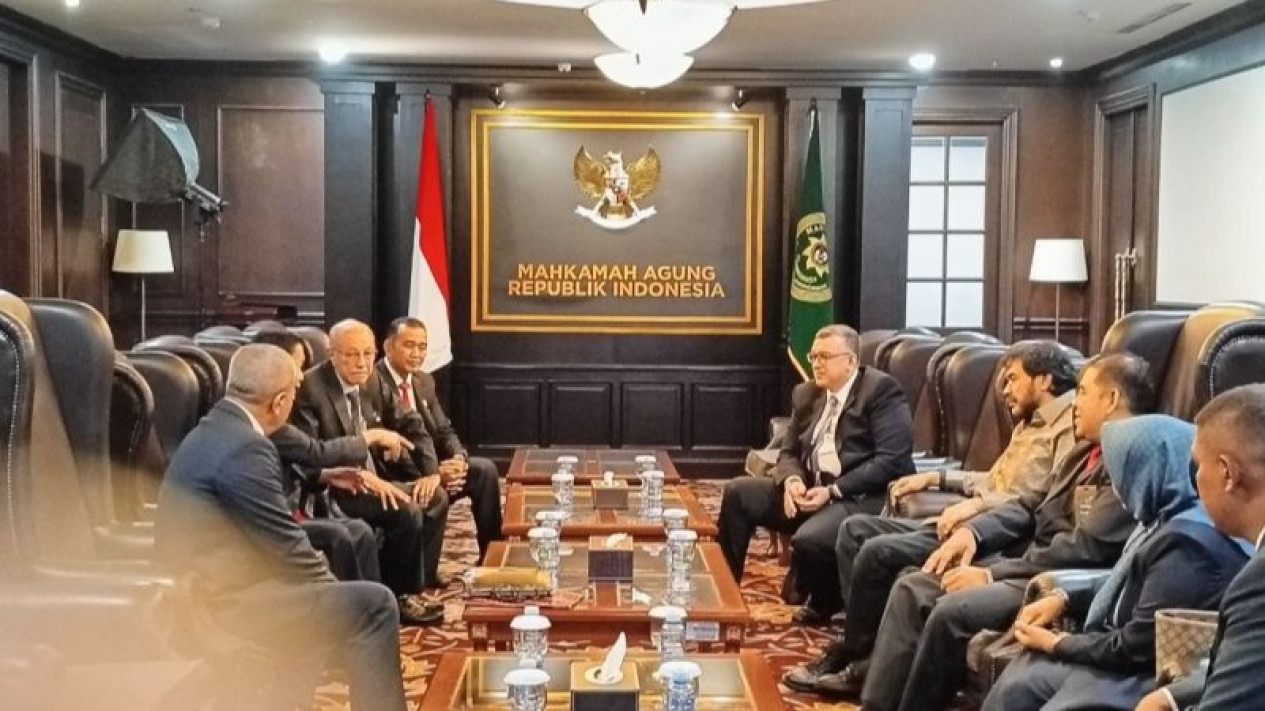 Menguatkan Mahkamah Syar'iyah Aceh, Wali Nanggroe Sambangi MA
            - galeri foto