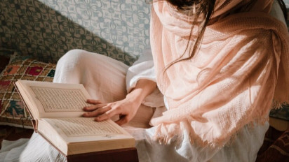 Bolehkah Wanita Haid Membaca Al-Quran? Begini Hukumnya Menurut 2 Ulama Ternama di Indonesia