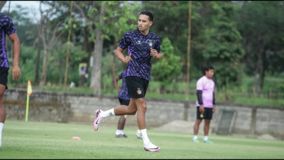 Ezra Walian Tutup Geriliya Bursa Transfer Persik Kediri