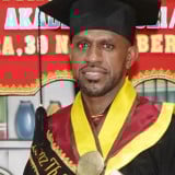 Bisa Cetak Gol ke-100 di Usia 40 Tahun, Sang  Mutiara Hitam  Timnas Indonesia Ini Juga Nikmati Hidup Jadi PNS